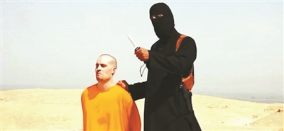 8月19日,伊拉克极端组织“伊斯兰国”公布一段录像,声称该组织已将一名美国记者“斩首”,并表示他们手中还有另一名美国记者资料图片/IC