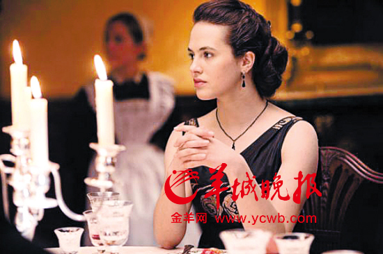 　　杰西卡·布朗在《冬日故事》里也脱光光