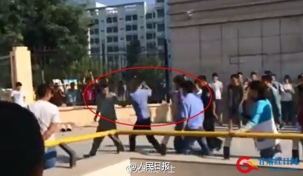 网曝兰州城管暴打大学生 甘肃教育厅表示已关