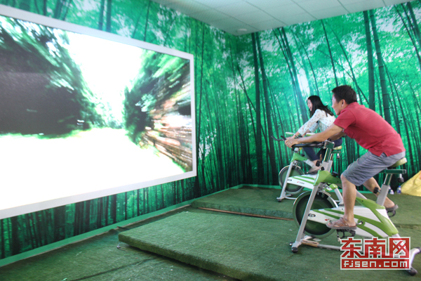 清新福建体验馆内,市民可体验自行车虚拟漫游