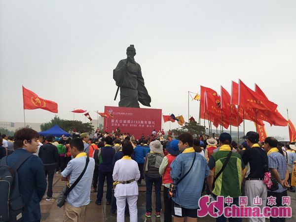 　　众多市民纪念姜太公诞辰3153周年