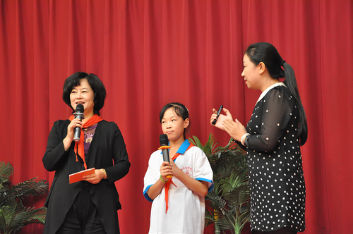 "国学教育开学第一课"举行 鞠萍现身主持