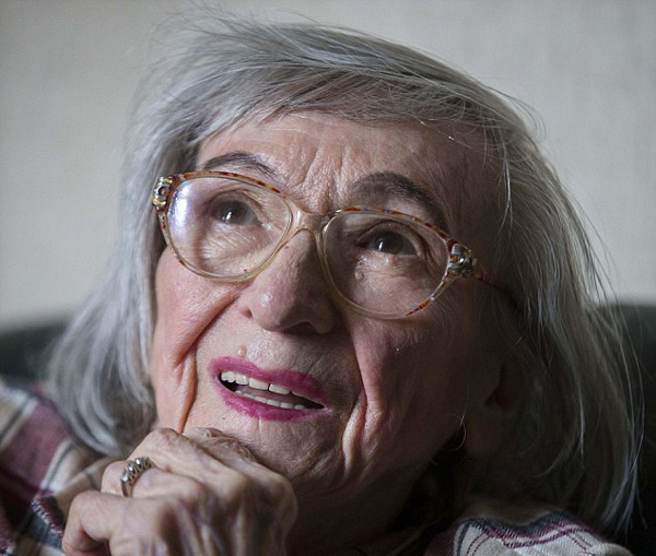 96岁老妇回忆为希特勒试毒内幕，称每一口菜都可能致命。（网页截图）