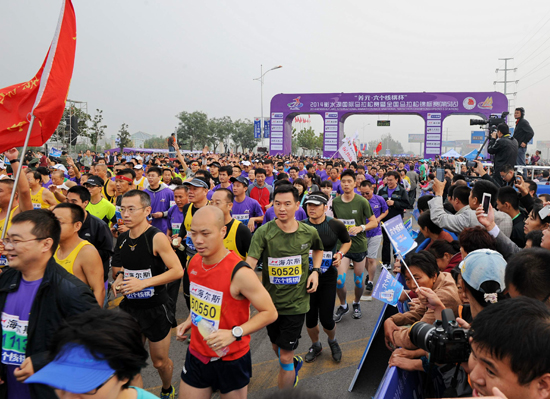 2014衡水湖国际马拉松赛成功举办(图)|选手|男子组_凤凰资讯