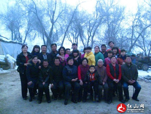 2013年过年期间的部分家庭成员的合照。