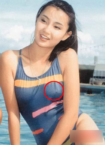 女子在室内全裸多次走光遭邻居投诉|阿姨|奶奶