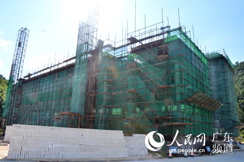 正在兴建的广宁县敬老院。田伟 摄