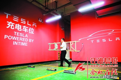 合肥一商场地下停车场建炫酷停车位专供特斯拉