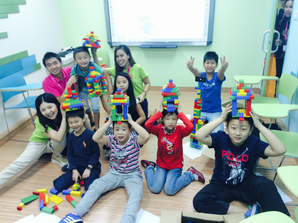 英孚青少儿英语学员玩转乐高俱乐部|课程|学生