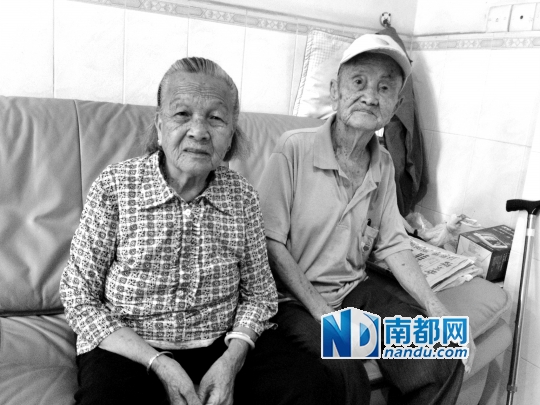 黄金发和郑珠妹。 南都记者 周伟涵 摄