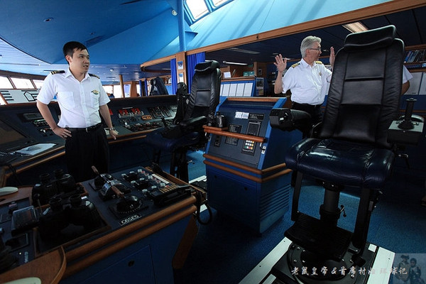 揭秘超级游轮驾驶舱(游轮行连载2) 揭秘超级游轮驾驶舱(游轮行连载2)