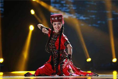 新疆舞者古丽米娜。