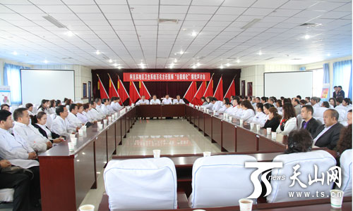 新疆阿克苏地区卫生系统百名主任医师“去极端化”揭批声讨会会场。