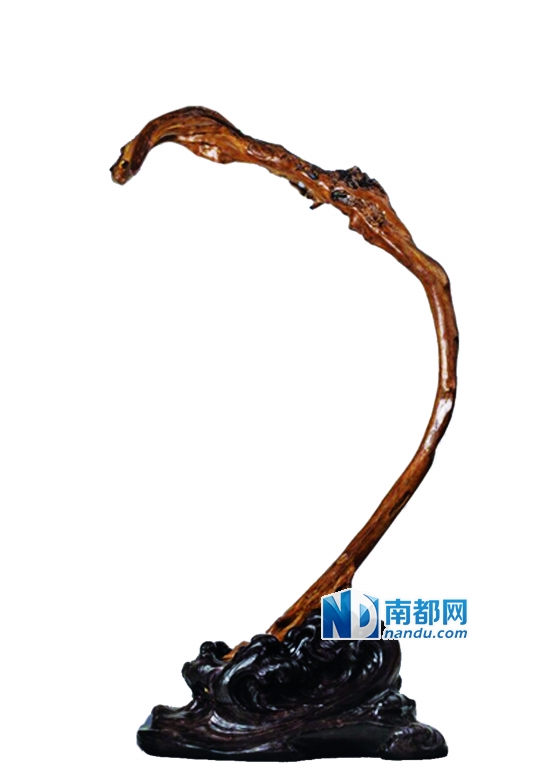 印度尼西亚红土“大巧不工-龙弓”，在北京保利2 0 14春拍中以690万元成交。