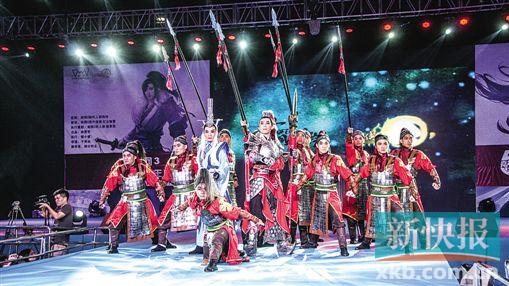 ■广东粤剧院的新编粤剧《决战天策府》演出片段亮相“剑网3五周年嘉年华暨古风音乐会”,为动漫展带来传统戏曲元素。