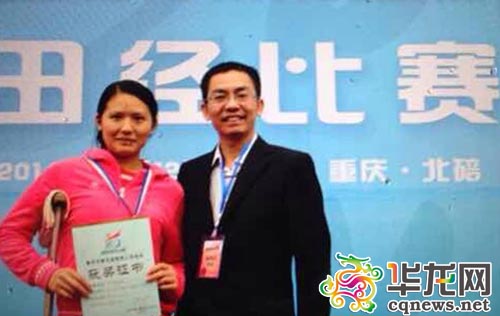 独腿女孩向宾霖夺得本届赛事第二枚金牌。 记者 程钰婷 摄