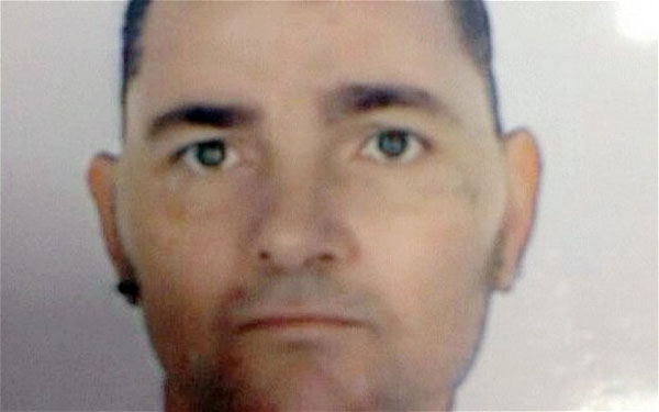 警方在受害者口袋中找到的英国护照上的安德鲁·雷蒙德·罗迪克的照片（网页截图）