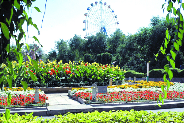 红山公园的摩天轮带给市民无数回忆。（资料图）