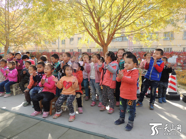 博湖县双语幼儿园举办幼儿体育技能技巧比赛