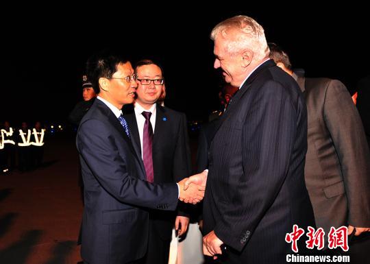 捷克总统米洛什·泽曼抵达成都 开启访华之旅