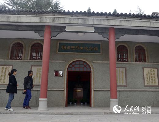 10月22日，游客参观坐落于林州市烈士陵园内的孙占元烈士纪念馆