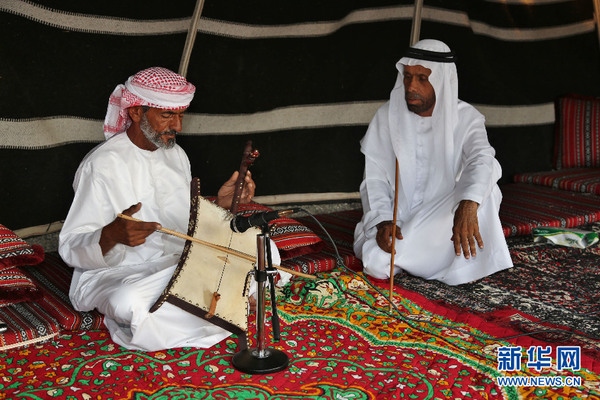阿拉伯半岛古老的乐器单弦琴"拉巴巴.新华社记者安江 摄