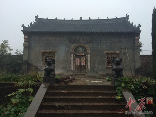 古旧的建筑内，是原来抗日部队发号司令之所