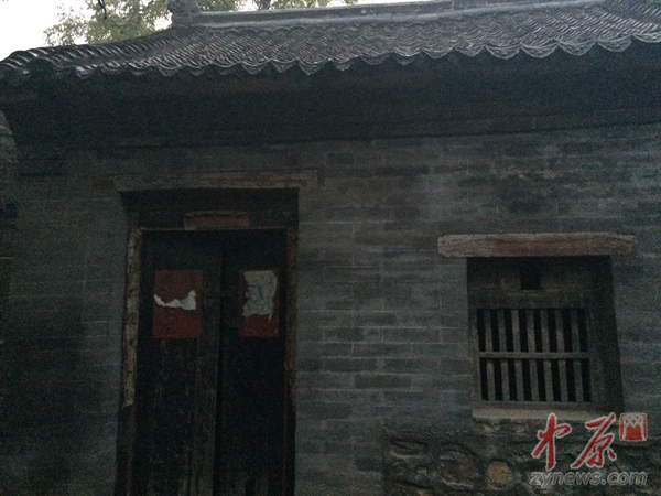 老旧的门窗记录着沧桑岁月的变迁