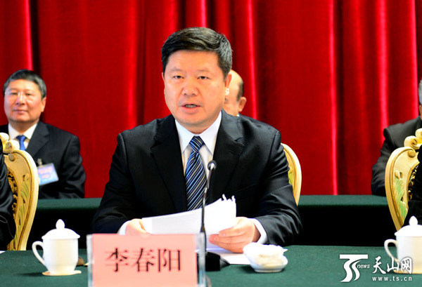 自治区科协第八次代表大会闭幕式由自治区科协党组书记李春阳主持。