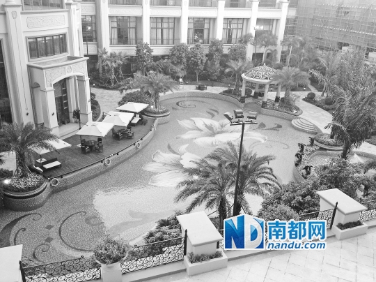 剑桥郡会所配备双泳池。