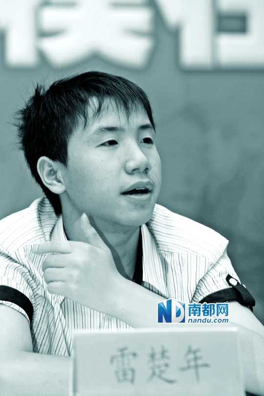 2008年6月16日，雷楚年在天津出席抗震英模报告会。