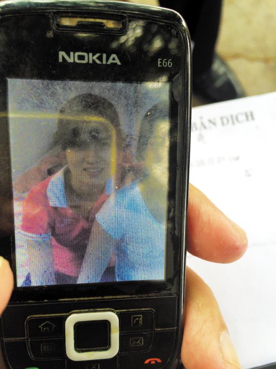 卢大富手机中“新媳妇”的照片