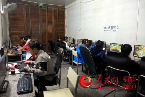 案件查处现场,学生沉迷黑网吧