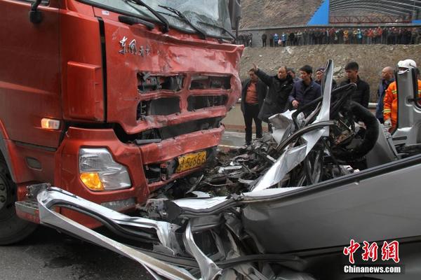 四川松潘发生特大交通事故致8人死亡|货车|相撞