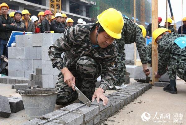 中建二局西南分公司18名砌筑高手现场PK砌砖技术