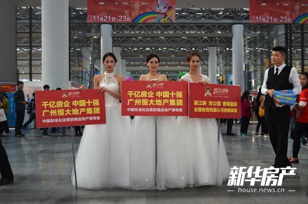 模特现场助阵促销