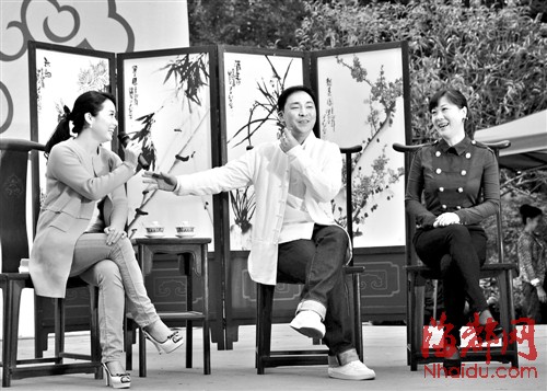 “三朵梅花”（从左到右）：周虹、陈洪翔、陈琼，畅谈闽剧人生