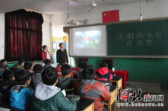邢台市桥东区学校联合检察院以微电影宣传法制