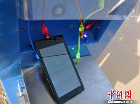 河北保定建全国首个移动设备街头免费充电城市