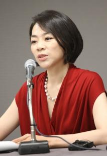 【转载自:中国新闻网 】大韩航空会长就“女儿逼飞机掉头”事件致歉 - 网乐 - 网乐 大韩航空副社长赵显娥。