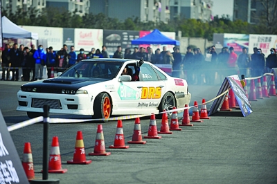 赛车手邀市民体验漂移魅力|赛车|技能