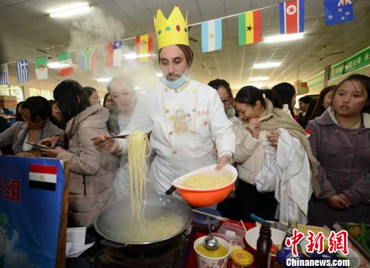 长沙高校举办外教厨艺大赛 异国美食受捧|学生