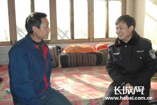 百姓赞誉迁安基层民警李杰有个警察亲戚就是好