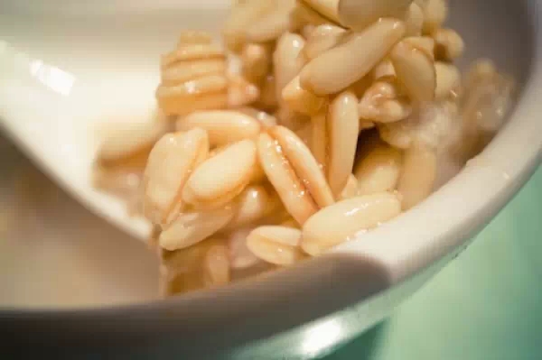 知道这是什么吗?甜胚子!它和醪糟有异曲同工之处哦,都是发酵而成的美食,甜中透着一股酒香!