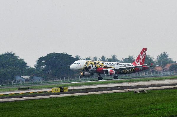 图为亚洲航空客机的资料照片。 　　新华社发