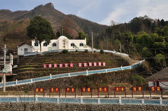 修葺一新的花果村清真寺(青川县扶贫局供图)