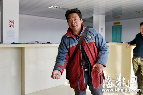 身陷传销假装取钱冲进驾校求助 教练擒下传销