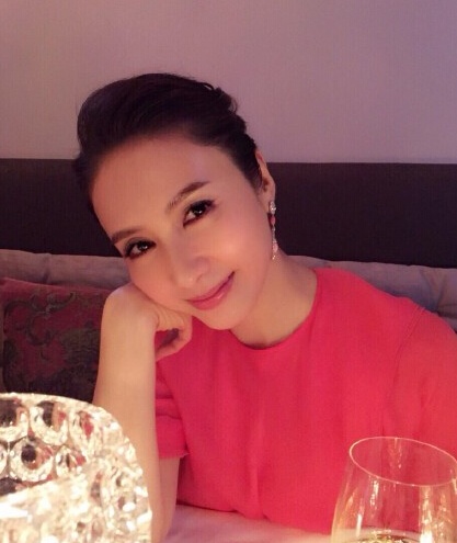 年过四十女星颜值PK 温碧霞黎姿钟丽缇美艳性