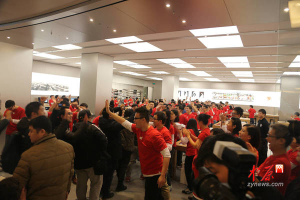郑州苹果直营店今日开业 骨灰级果粉跑遍全国