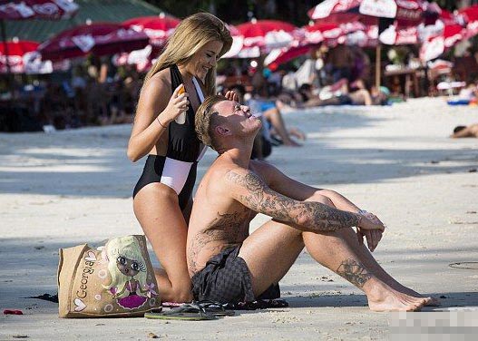 真人秀情侣秀恩爱